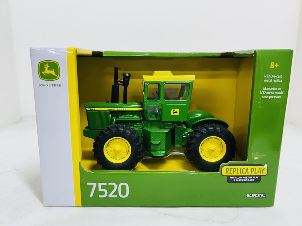 ERTL 1/16 JOHN DEERE 7520 WF (1 of 7)