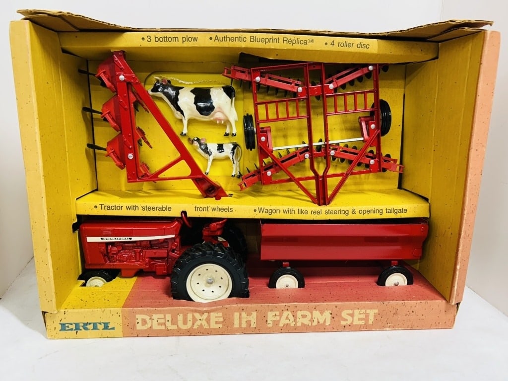 ERTL 1/16 DELUXE IH FARM SET: DIECAST, INCLUDES IH TRACTOR, WAGON, 3 BOTTOM PLOW, 4 ROLLER DISC, AND COW CALF PAIR, MODEL 5033