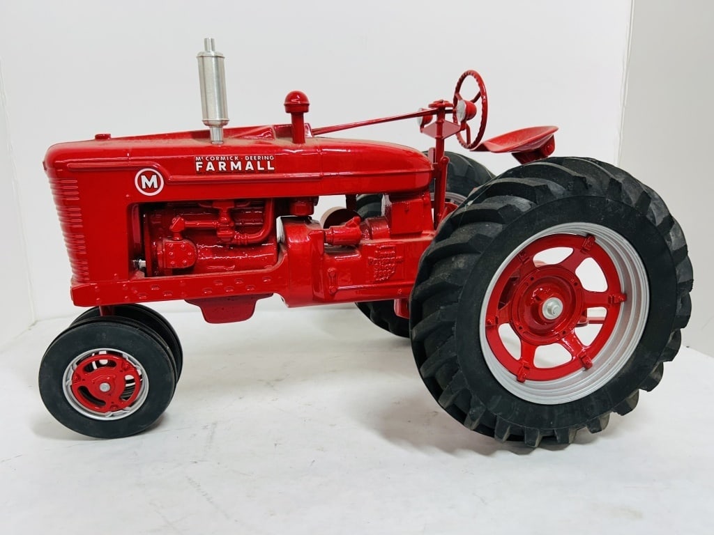 1/8 FARMALL M NF FARM PROGRESS SHOW 1995 (1 of 3)