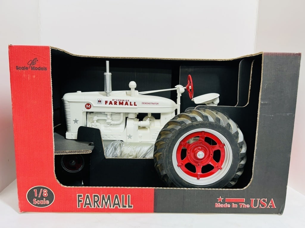 ERTL 1/8 FARMALL NF DEMONSTRATOR DIECAST: .