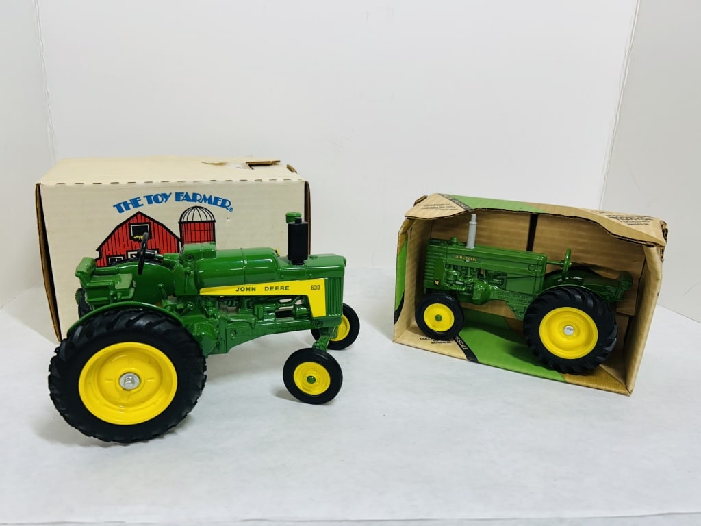 ERTL 1/16 JD MODEL M WF DIECAST (1 of 14)