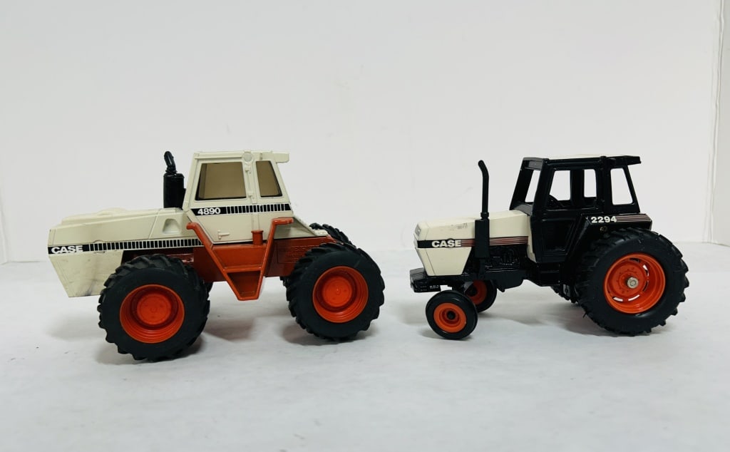 ERTL CASE 4890 DIECAST (1 of 11)