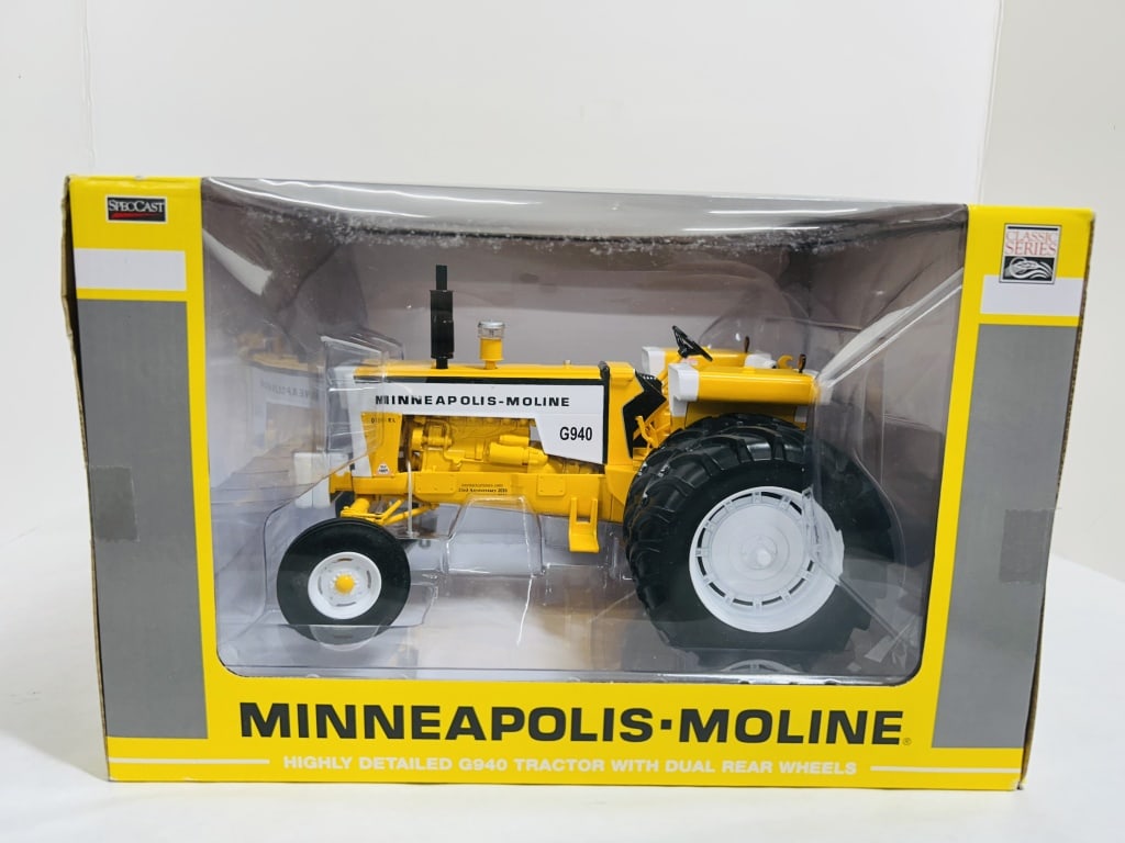 SPECCAST 1/16 MINNEAPOLIS-MOLINE G940 WITH DUAL (1 of 7)