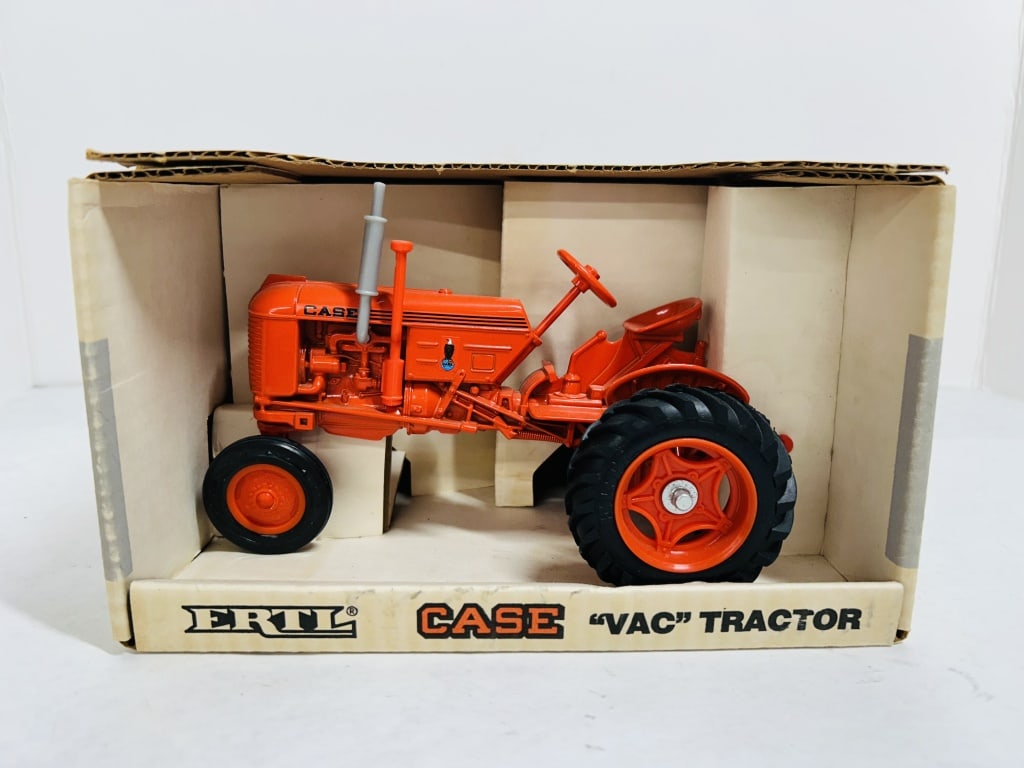 ERTL 1/16 CASE VAC TRACTOR NF (1 of 7)