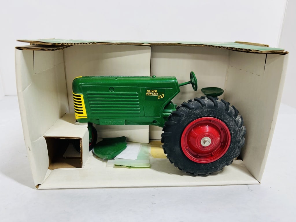 SPECCAST 1/16 OLIVER ROW CROP 88 NF (1 of 7)