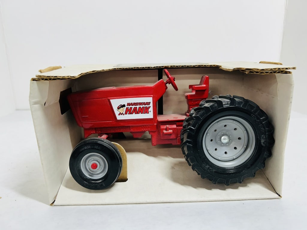 ERTL 1/16 HARDWARE HANK LIMITED 1 OF 5000 WF (1 of 5)