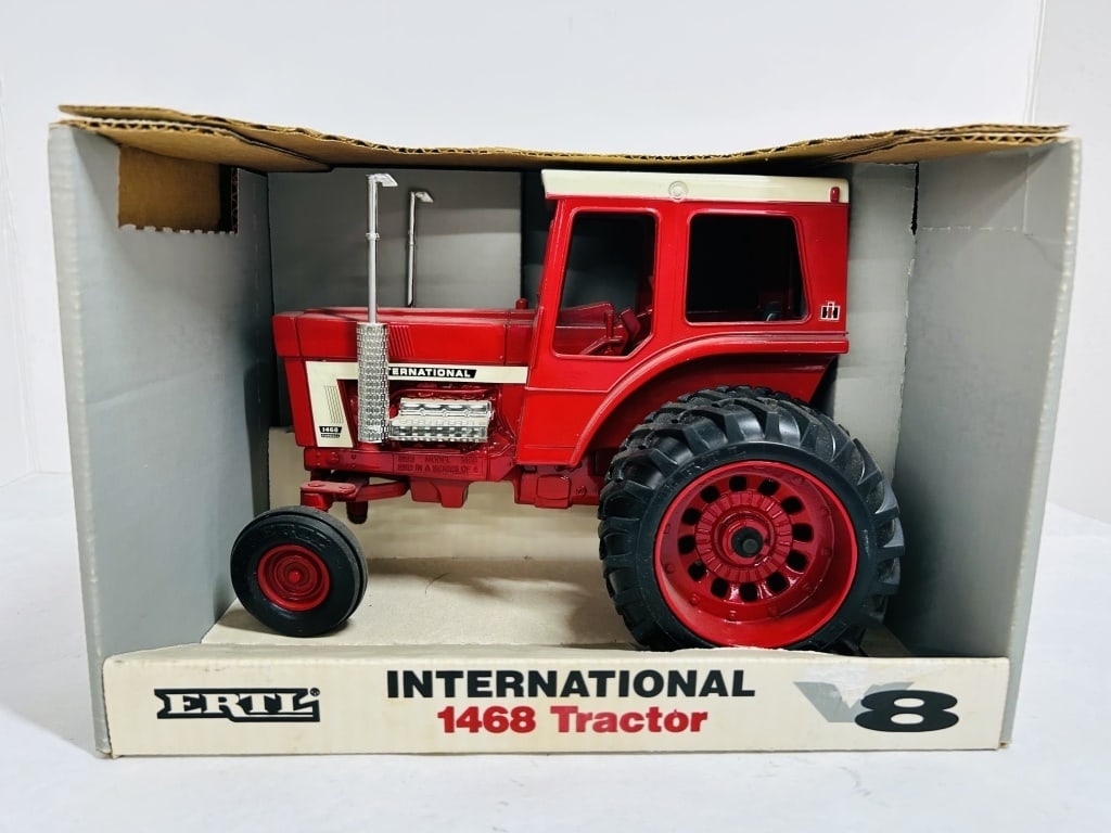 ERTL 1/16 IH 1468 TRACTOR V8 WF HIGHLY DETIALED: DIECAST, MODEL #4601, STOCK #3343