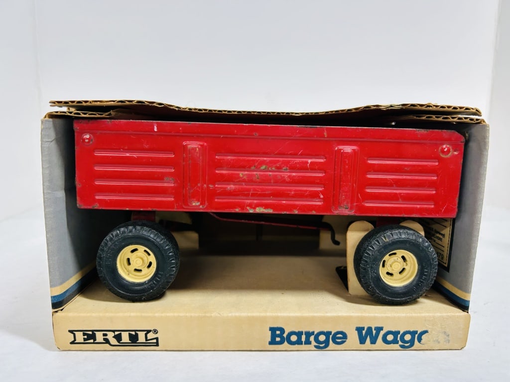 ERTL 1/16 STEEL BARGE WAGON (1 of 6)