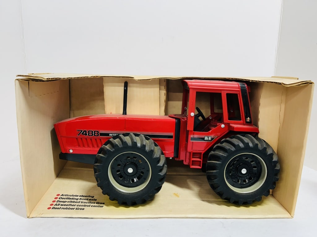 ERTL 1/16 IH 7488 (1 of 7)