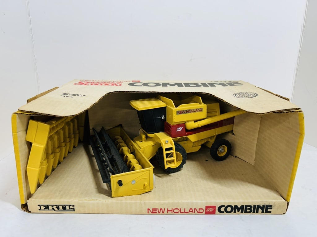 ERTL 1/32 NEW HOLLAND SPECIAL EDITION COMBINE: DIECAST, MODEL #975, STOCK#3247