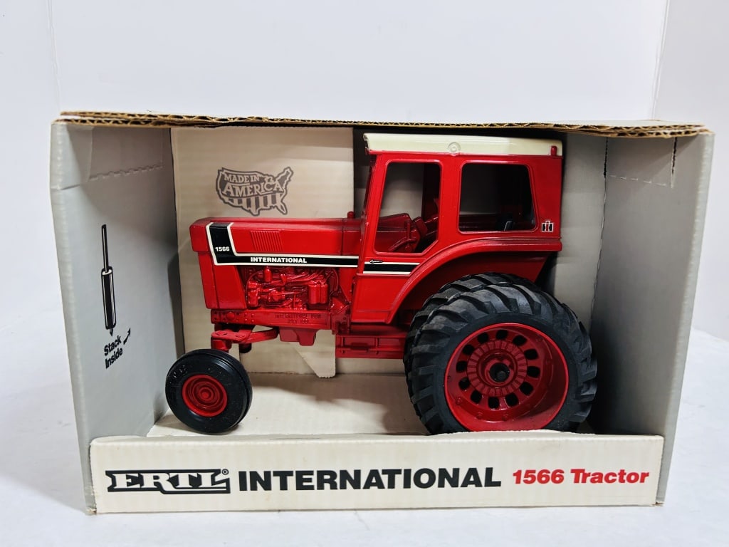 ERTL 1/16 IH 1566 TRACTOR SPECIAL EDITION (1 of 7)