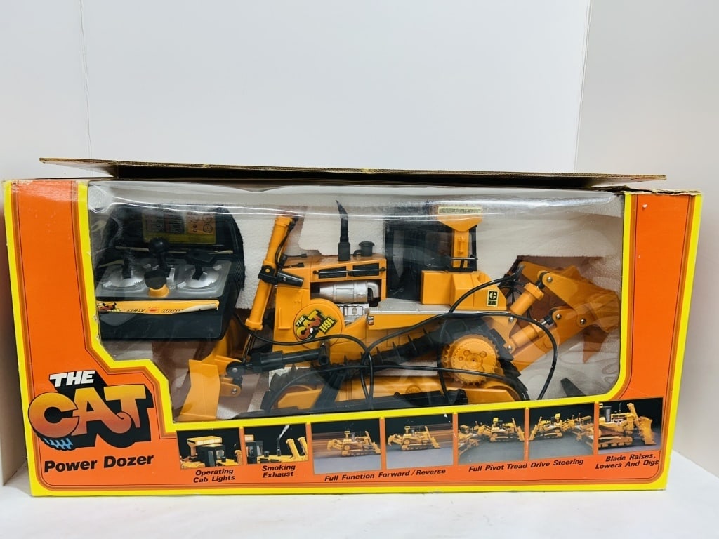 THE CAT POWER DOZER BATTERY OPERATED (1 of 8)