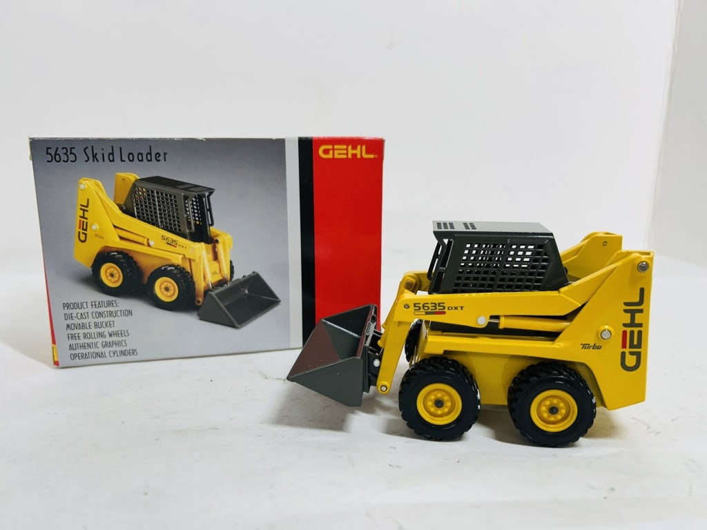 GEHL 5635 SKID LOADER DIECAST 1/25 (1 of 8)