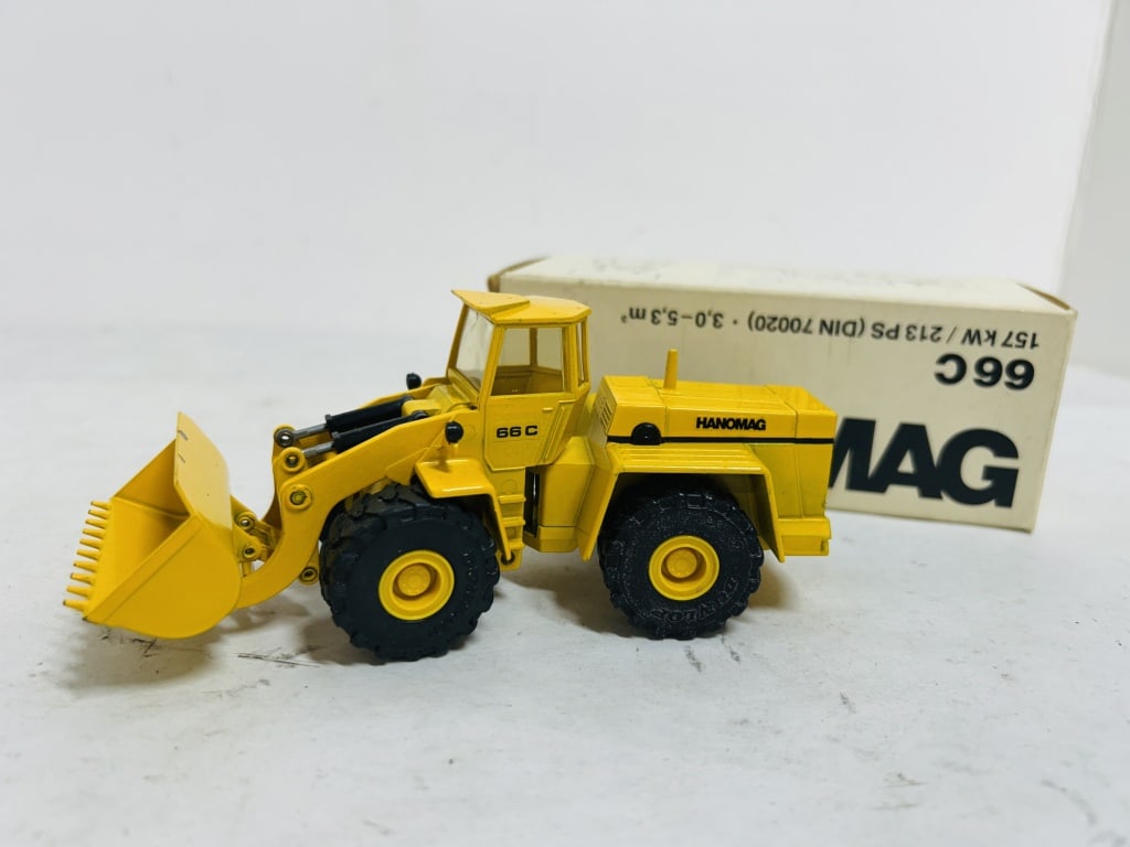 HANOMAG 66C LOADER DIECAST (1 of 8)