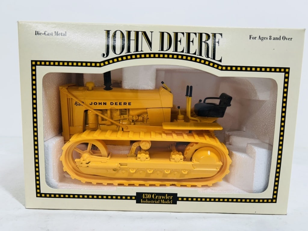 JOHN DEERE 1/16 430 CRAWLER INDUSTRIAL MODEL (1 of 5)