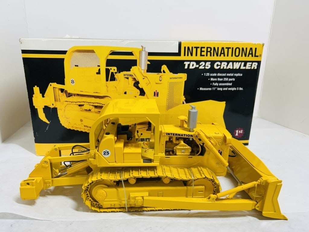 CONSTRUCTION PIONEERS INTERNATIONAL TD-25 CRAWLER (1 of 8)