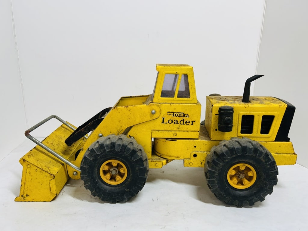 TONKA MIGHTY LOADER WITH ORIGINAL BOX (1 of 5)