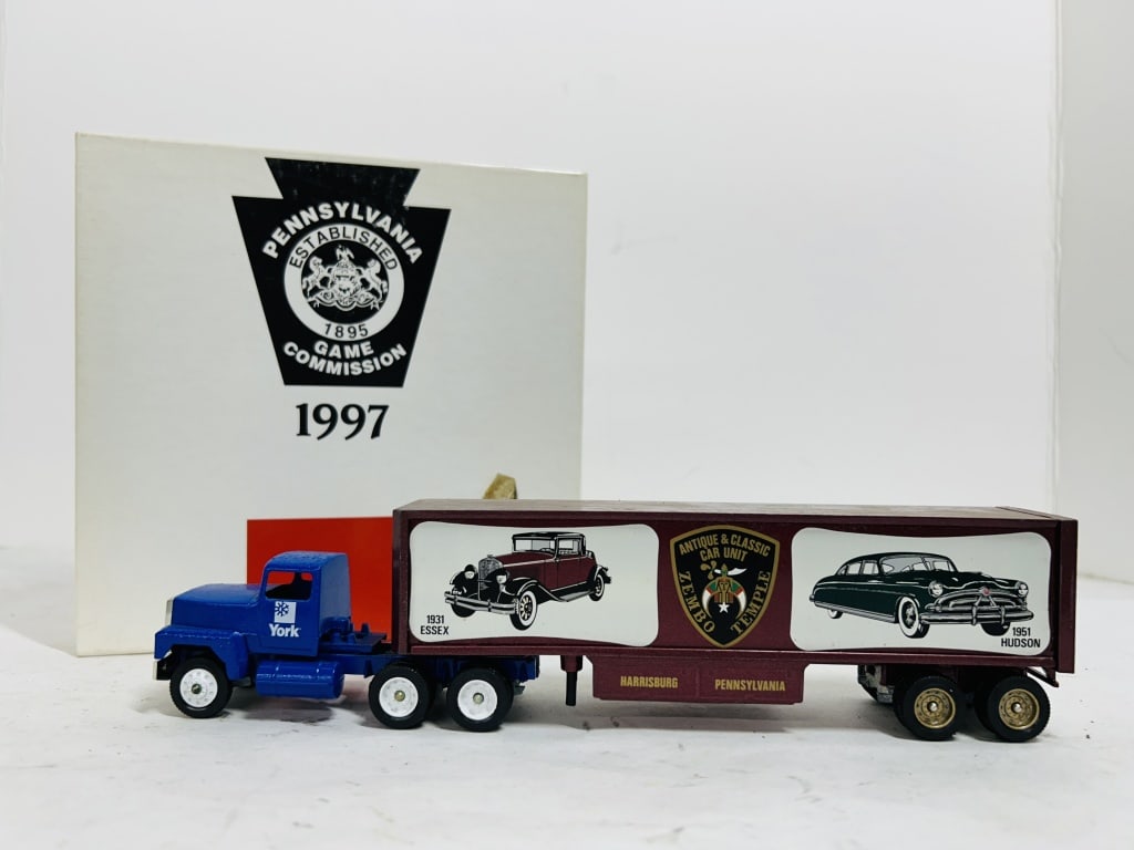 WINROSS 1/64 YORK TRACTOR WITH ZEMBO TEMPLE TLR: DIECAST, ZEMBO TEMPLE ANTIQUE & CLASSIC CAR UNIT TRAILER