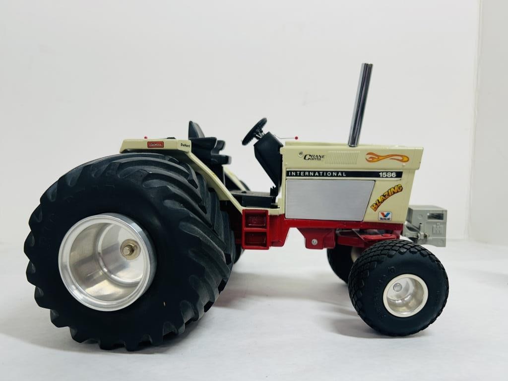 1/16 INTERNATIONAL BLAZING PULLING TRACTOR (1 of 9)