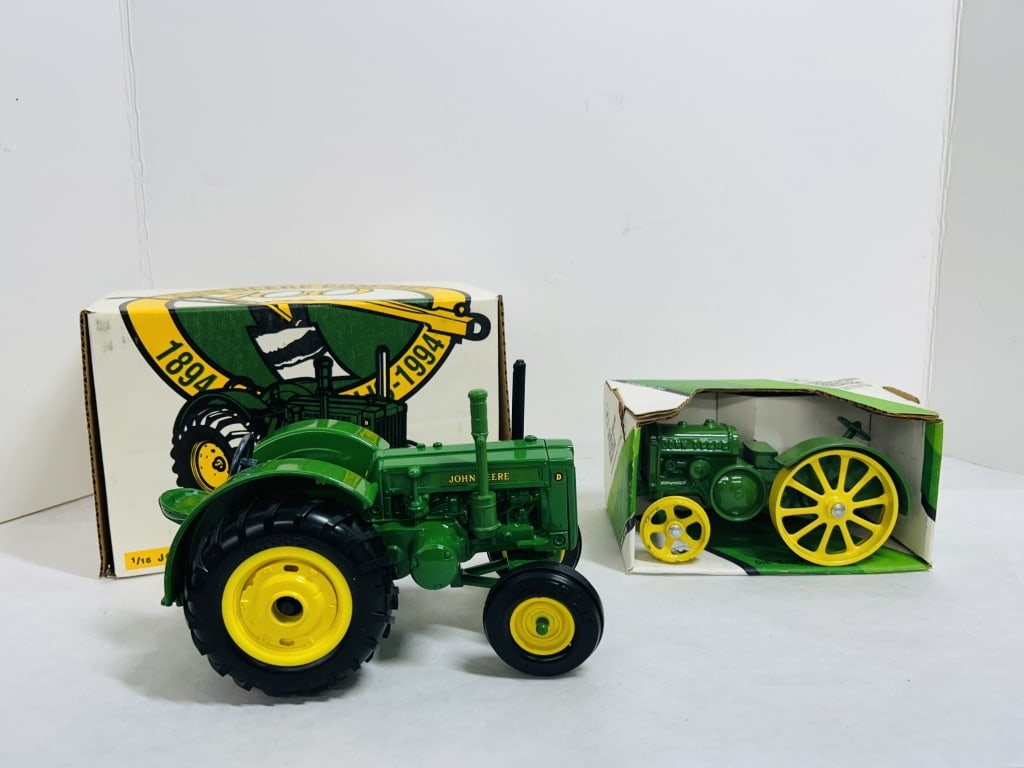 ERTL 1/16 JD 100 YEARS MODEL D WF (1 of 16)