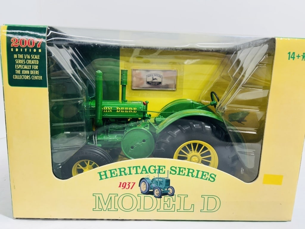 ERTL 1/16 HERITAGE SERIES '37 JD MODEL D: DIECAST, 2007 EDITION FOR JD COLLECTORS CENTER, MODEL #15946, STOCK #365ZHP0D