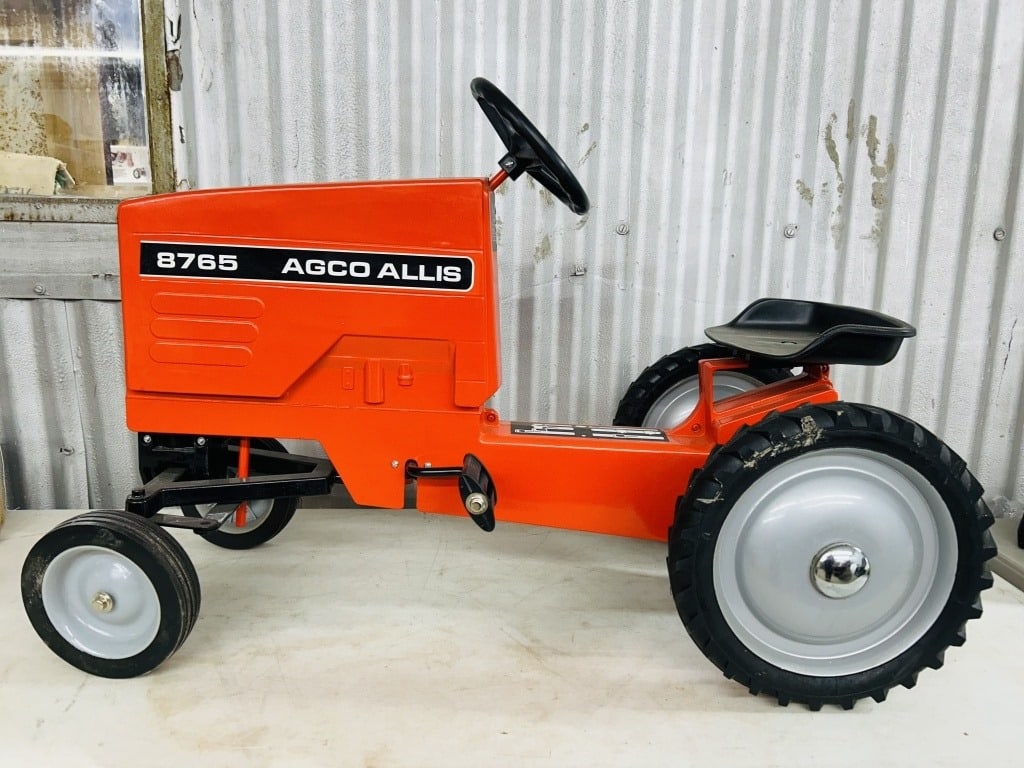 AGCO ALLIS 8765 PEDAL TRACTOR (1 of 8)