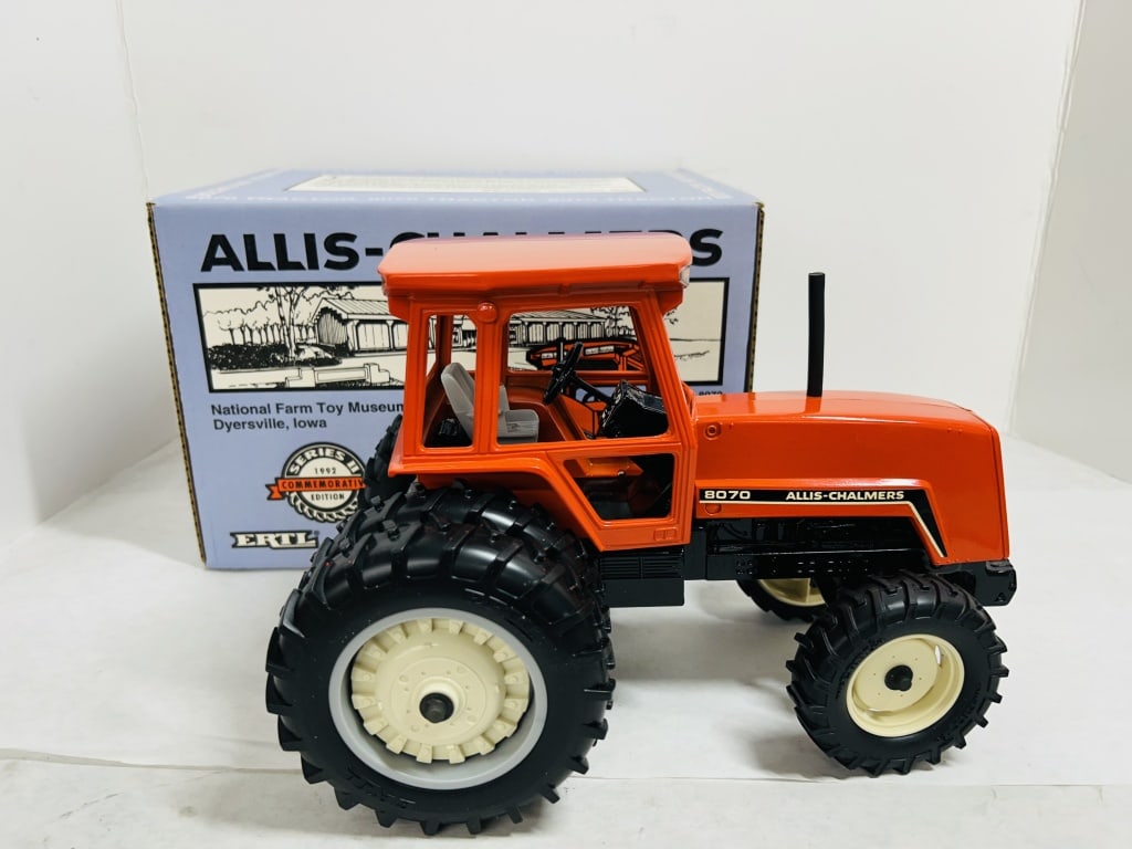 ERTL 1/16 ALLIS-CHALMERS 8070 WF '92 EDITION (1 of 9)