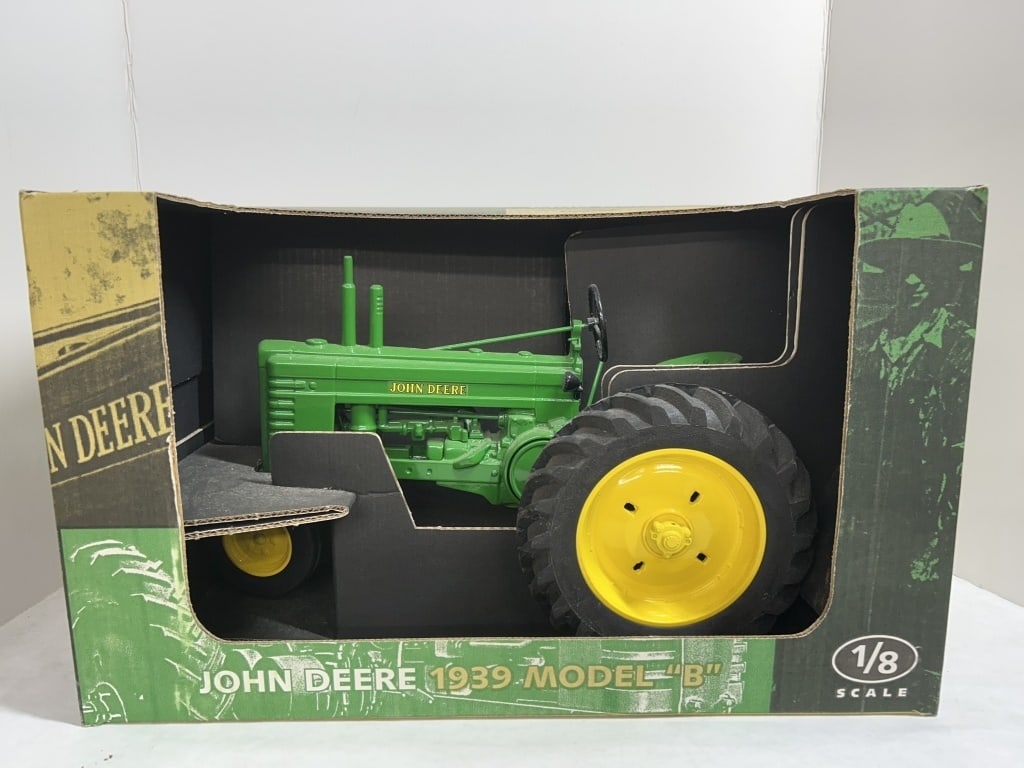 ERTL 1/8 JOHN DEERE 1939 MODEL B NF (1 of 4)