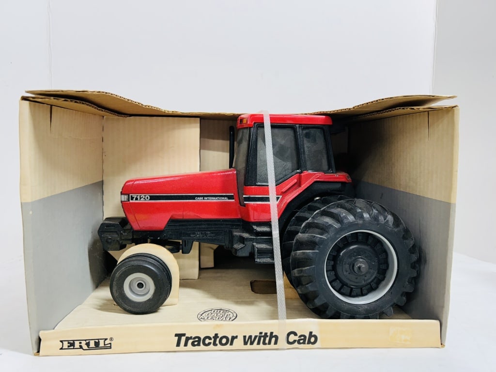 ERTL 1/16 INTERNATIONAL 7120 W/CAB WF (1 of 8)