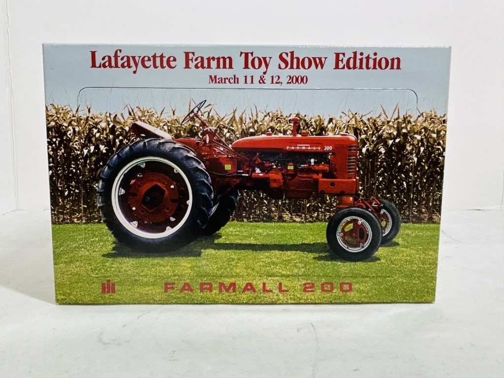 ERTL 2000 LAFAYETTE FARM TOY SHOW FARMALL 200: 1/16 DIE CAST SCLAE LAFAYETTE FARM TOY SHOW EDITION MARCH 11 & 12 2000 WF 1603A NIB