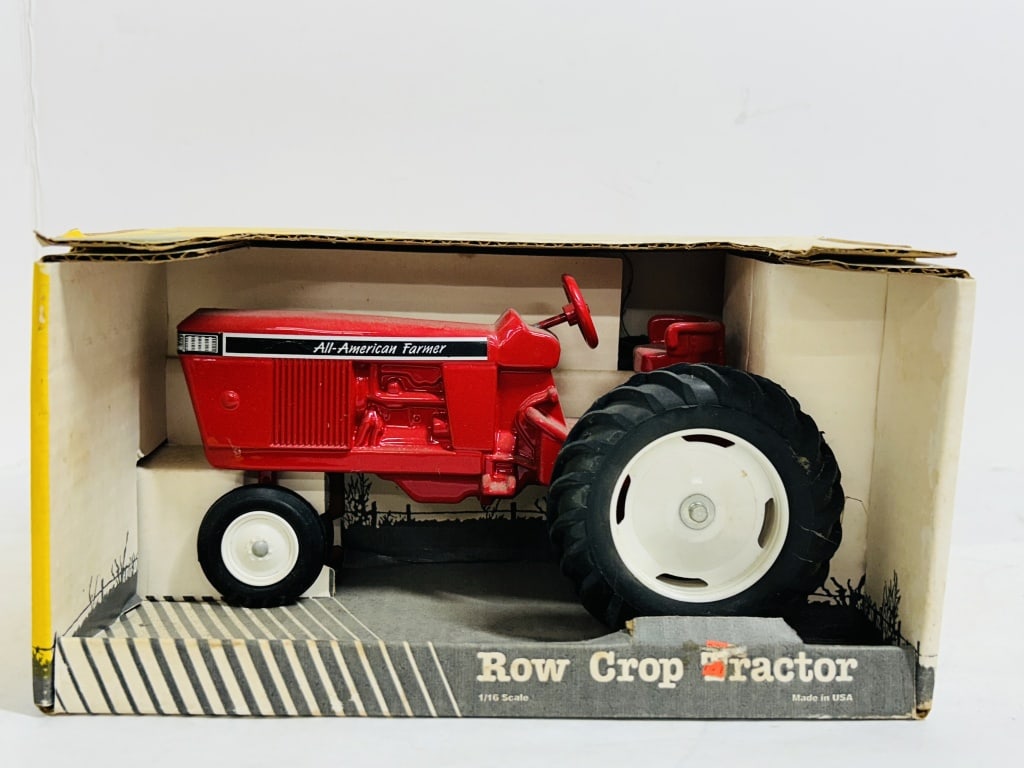 SCALE MODEL ROW CROP TRACTOR (1 of 8)