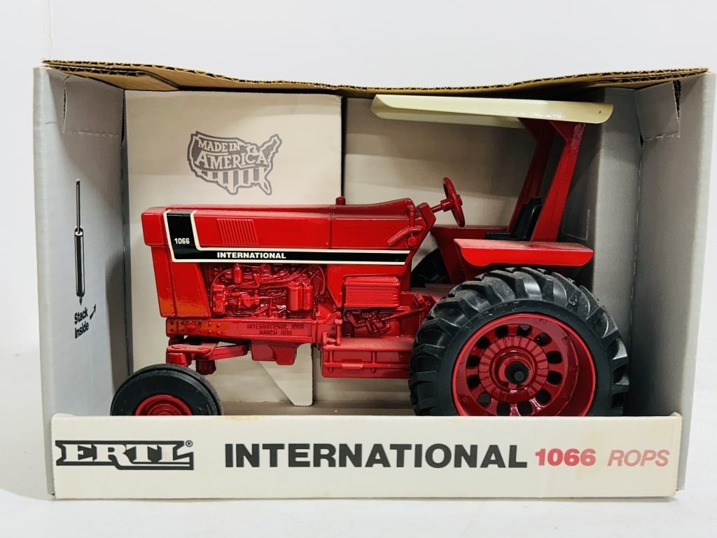 ERTL 1991 INTERNATIONAL SPECIAL EDITION 1066 ROPS: 1/16 SCLAE DIE CAST METAL 1991 SPECIAL EDITION INTERNATIONAL BLACK STRIPE 1066 ROPS NIB STOCK #4621 ITEM #0571