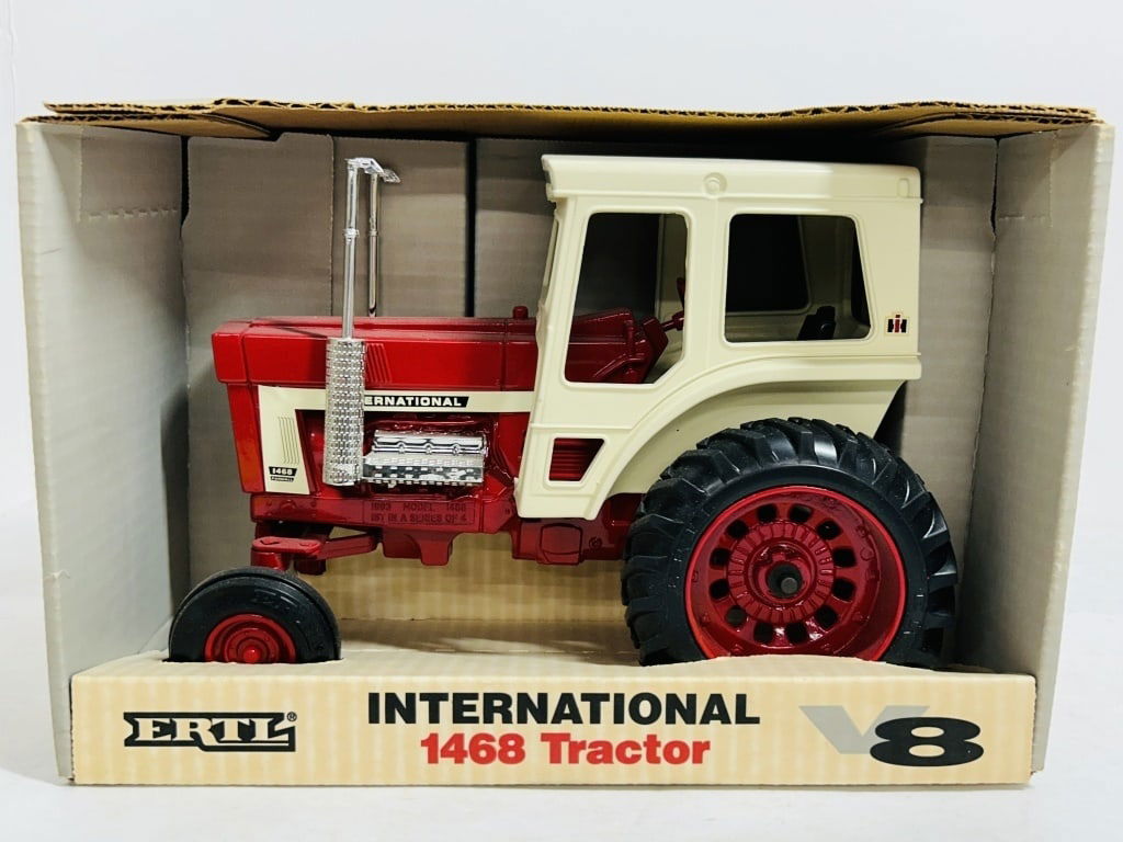 ERTL 1993 INTERNATIONAL 1468 V8 W/ CHROME & CAB: 1/16 SCALE DIE CAST METAL 1993 MODEL 1468 V8 1ST IN SERIES OF 4 NIB STOCK #4600 ITEM #3033