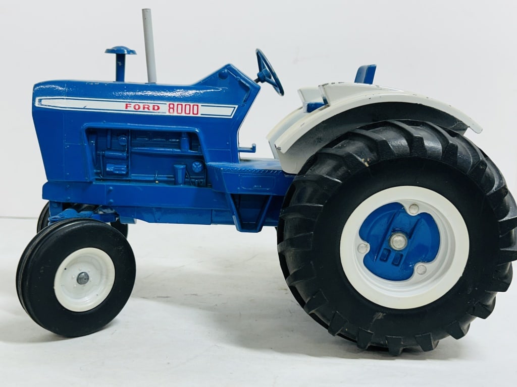 ERTL FORD 8000 1/12 SCALE (1 of 4)