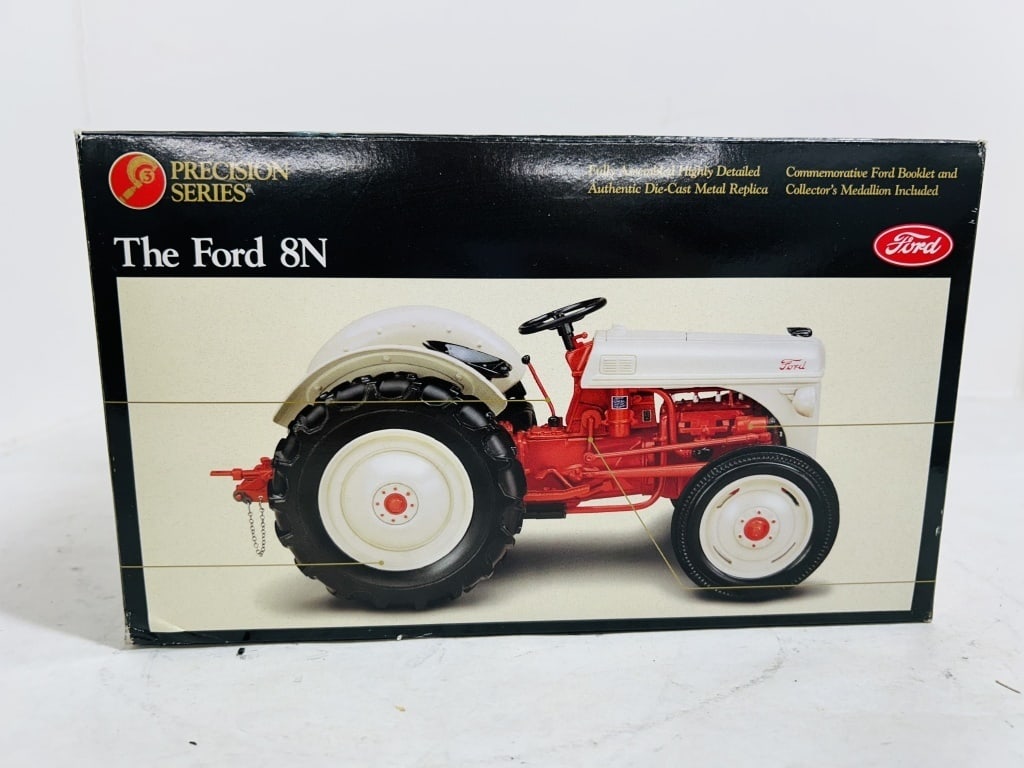ERTL 1/16 FORD 8N TRACTOR (1 of 8)