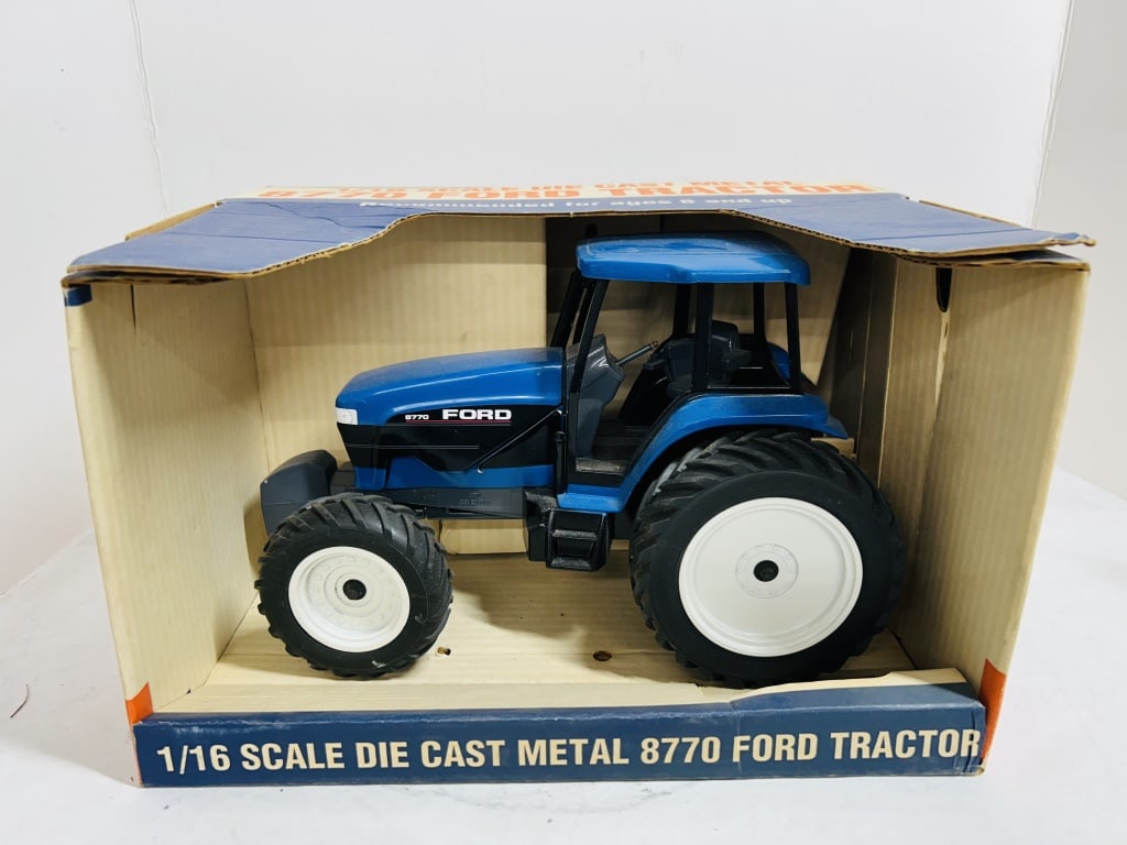 1/16 DIE CAST FORD METAL 8770 FORD TRACTOR (1 of 5)