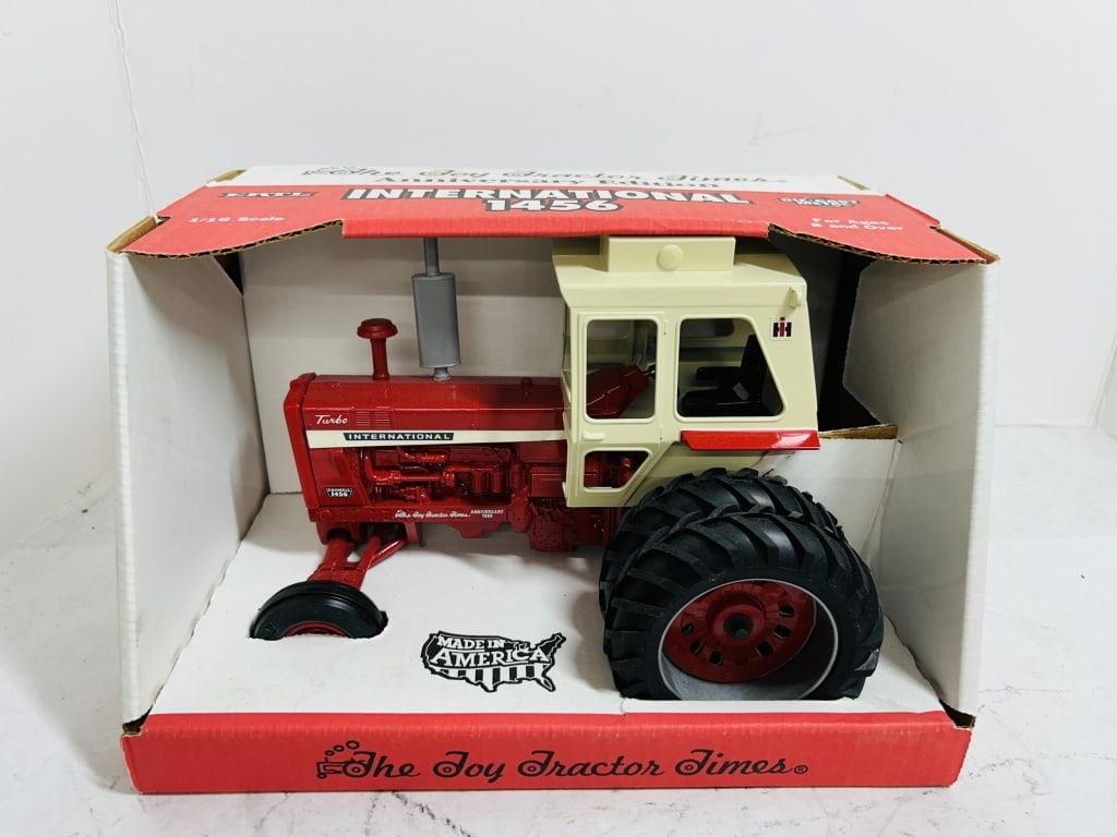 ERTL 1/16 INTERNATIONAL 1456 WF CAB TRACTOR (1 of 6)