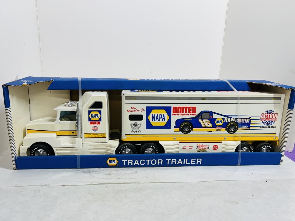 NAPA TRACTOR TRAILER (1 of 6)