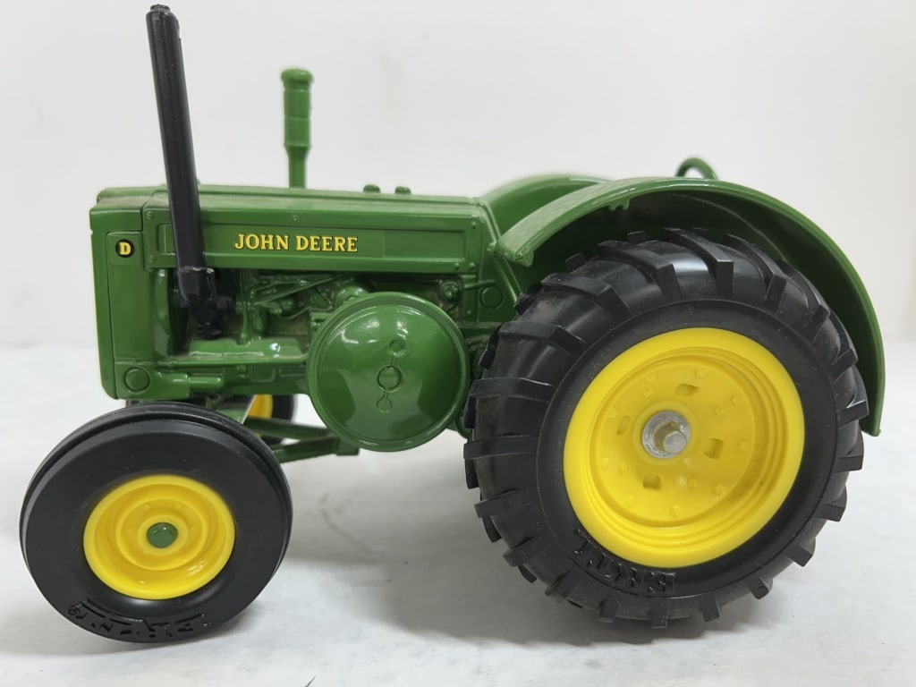 JOHN DEER MODEL D - 3