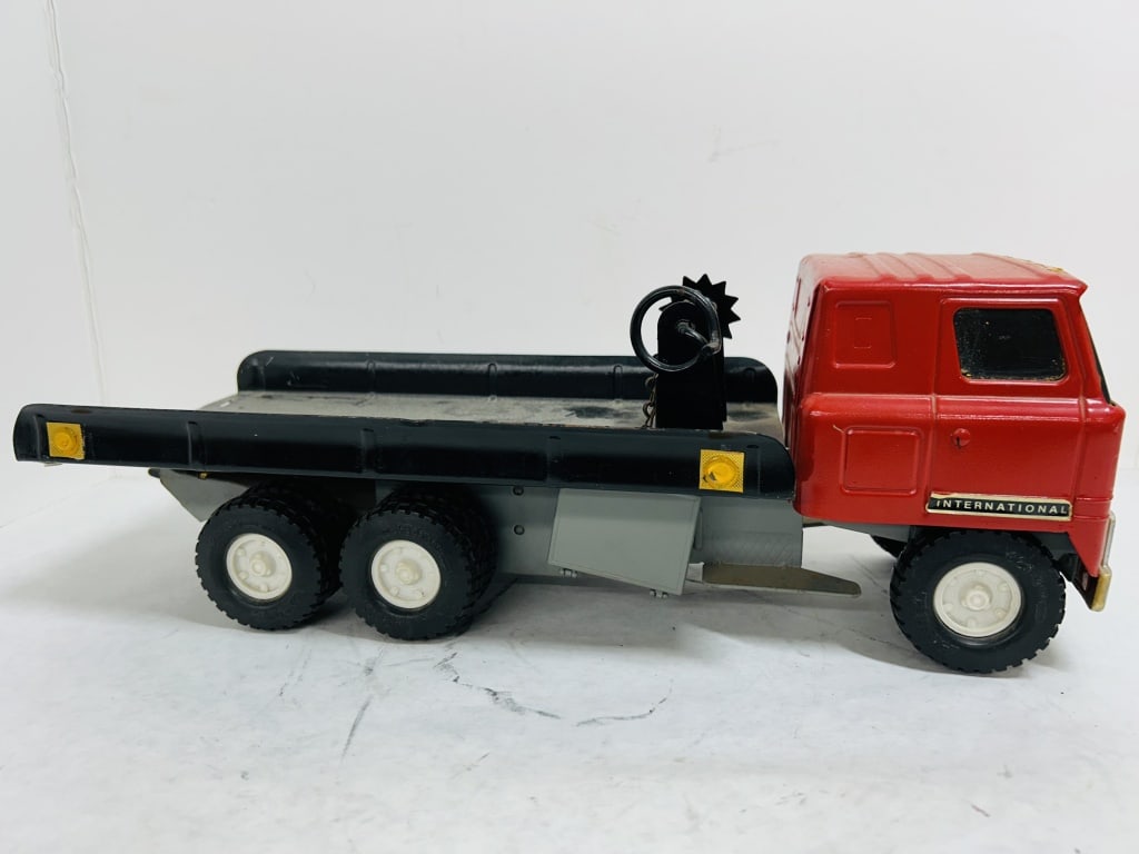 INTERNATIONAL ROLL BACK TOW TRUCK (1 of 5)
