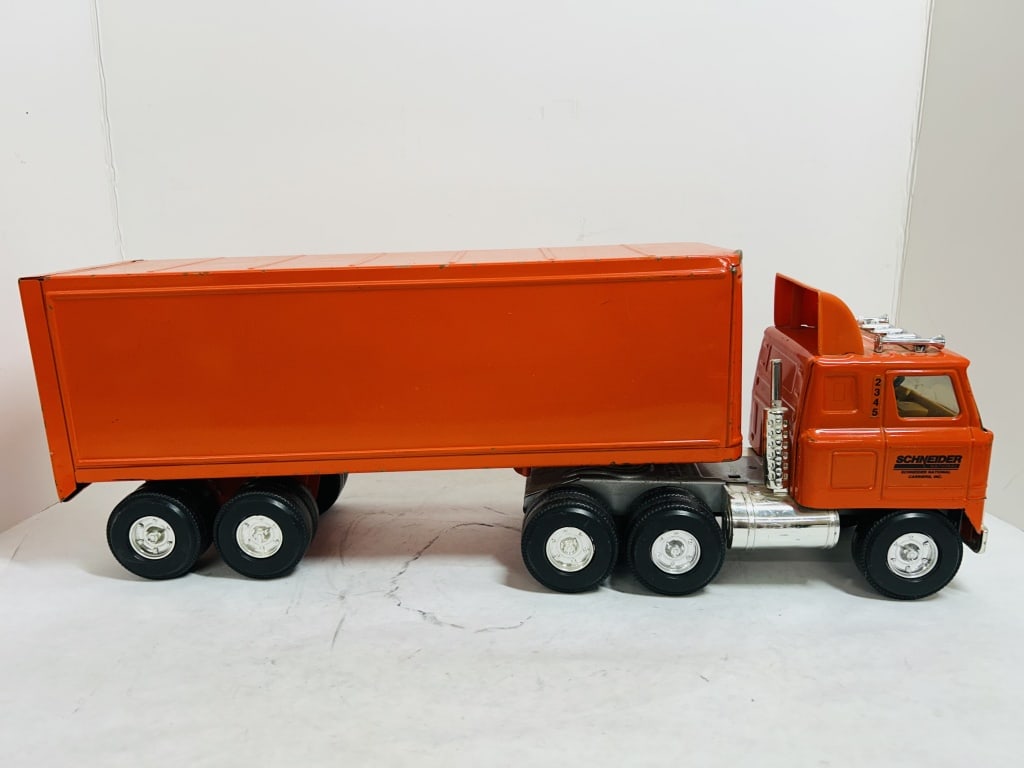 ERTL SCHNEIDER BOX SEMI TRUCK - INTERNATIONAL: STOCK# 4400