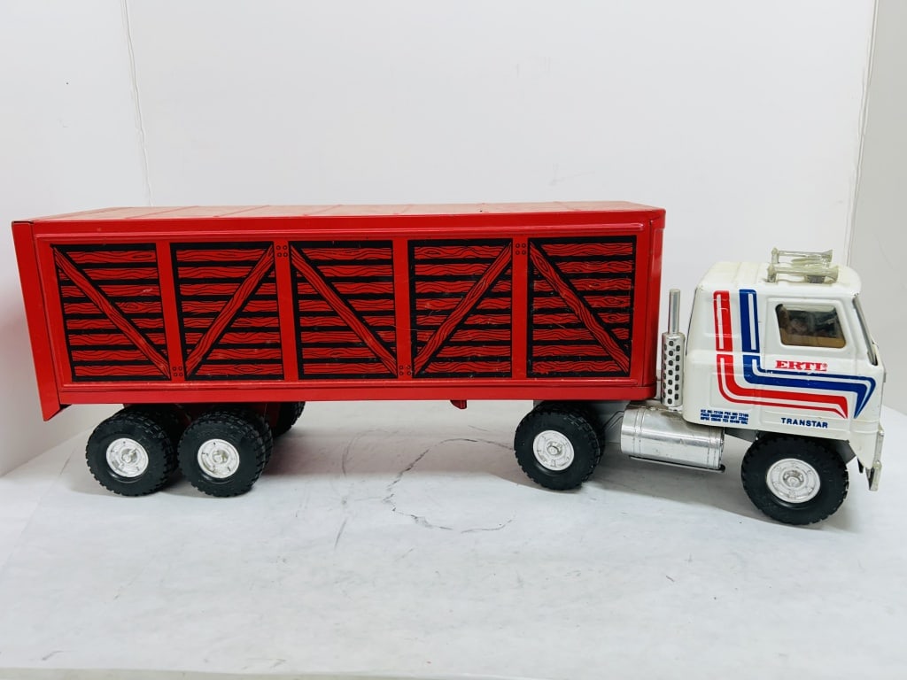 ERTL INTERNATIONAL SEMI LIVESTOCK HAULER: STOCK#2539