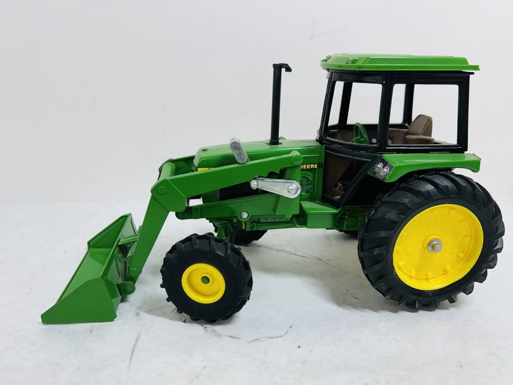 1/16 JOHN DEER 2755 WITH FRONT END LOADER (1 of 6)
