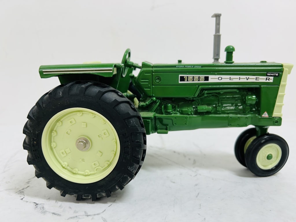 ERTL WHITE OLIVER 1555 HYDRO POWER DRIVE: STOCK# 1804 NARROW FRONT END