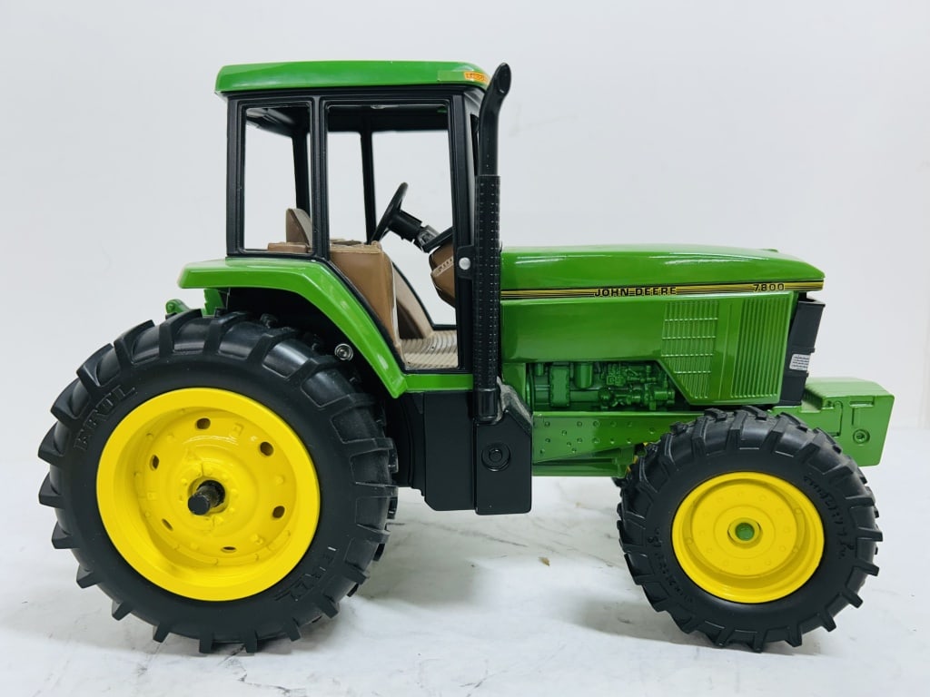 ERTL JOHN DEERE 7800 WITH CAB: STOCK#5619-9313