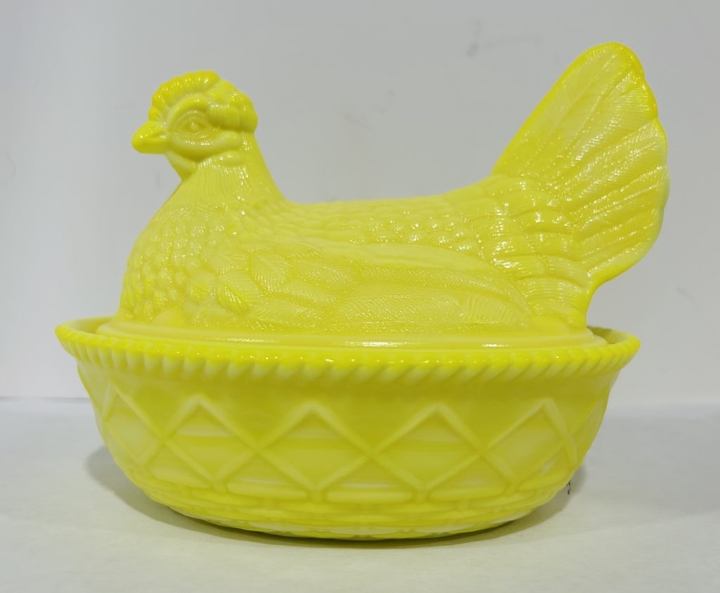 MOSSER DANDELION YELLOW HEN ON NEST: 7" l x 5.75" w x 6.5" h 2 lb. 6 oz.
