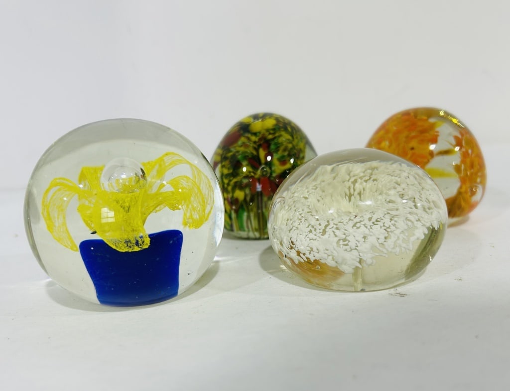 VINTAGE HAND-BLOWN GLASS PAPER WEIGHTS: LOT INCLUDES 4 TOTAL PAPER WEIGHTS