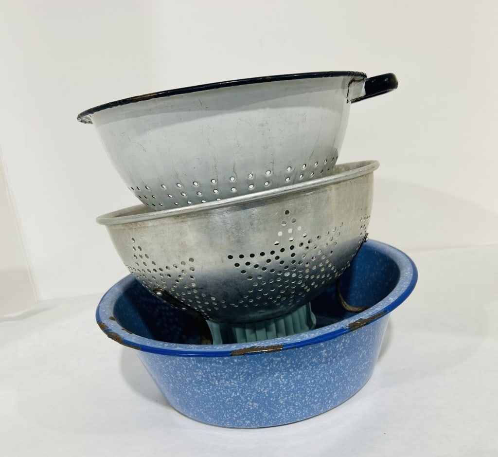 VINTAGE COLANDERS: ALL ONE MONEY