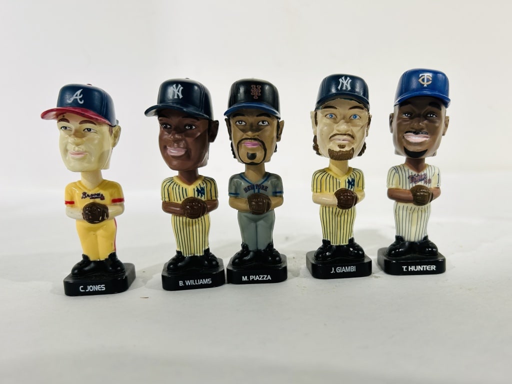 VINTAGE BOBBLEHEAD DOLLS (1 of 3)