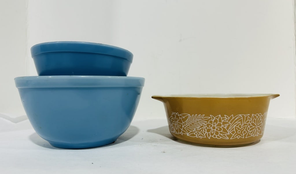 VINTAGE PYREX MIXING BOWLS (1 of 6)